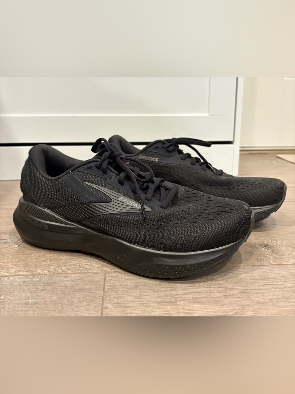 Brooks Adrenaline GTS 24 Womens Size 10 2E Black Athletic Running Shoes Sneakers